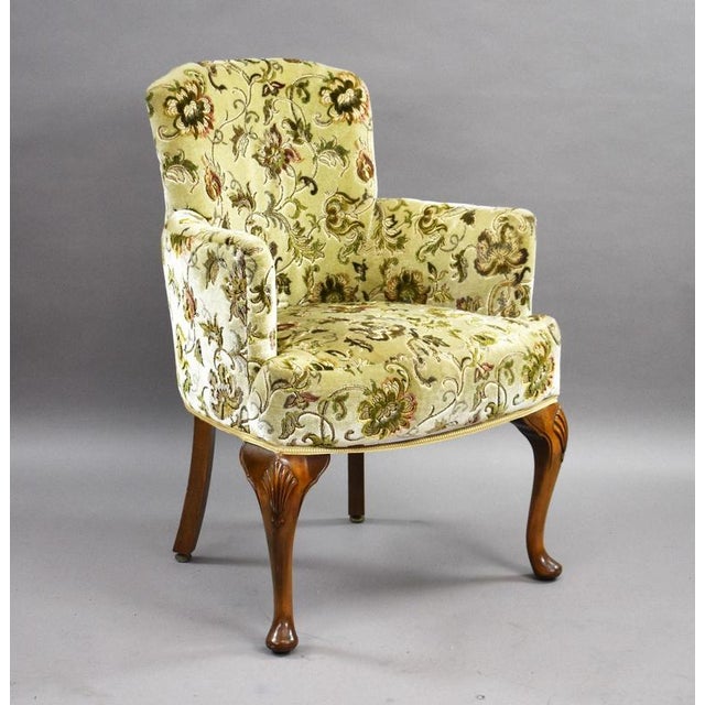 Set of Four Queen Anne Style Walnut Armchairs Item Code: LC1470 A very attractive set of four Queen Anne style armchairs,...