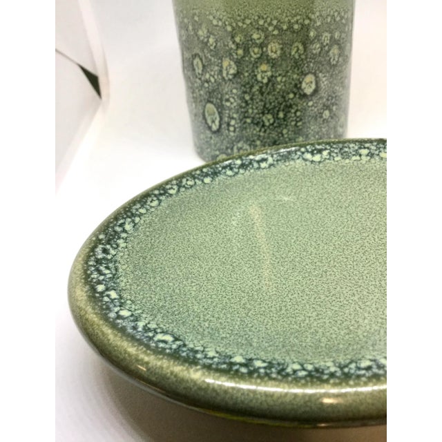 Art Deco 1960s Mid-Century Modern Green Speckle Brush Holder Trinket Tray Vanity Set - Set of 2 For Sale - Image 3 of 11