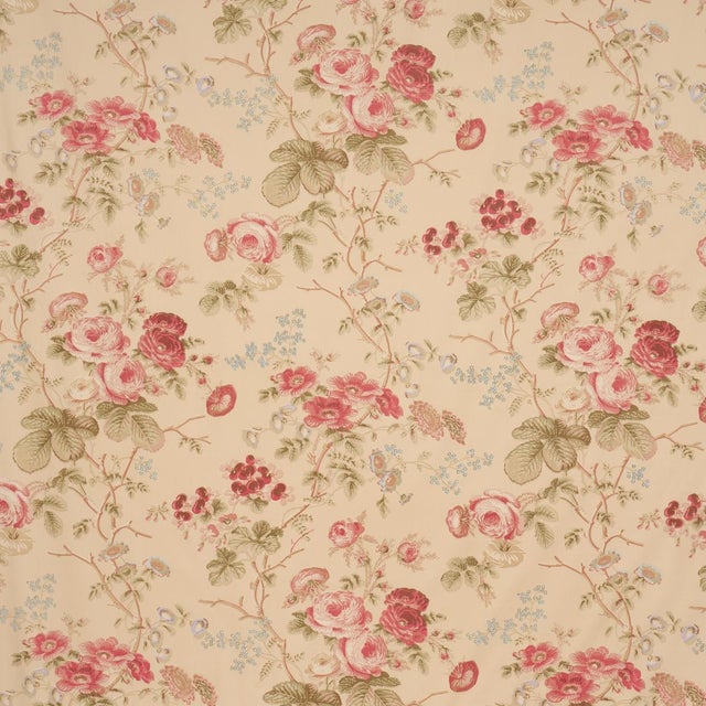 Graceful, chic, and old-fashioned in the best possible way, this loose floral pattern is screen-printed with no fewer than...