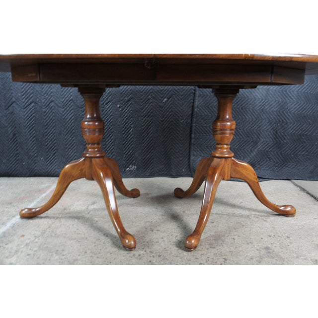 1960s Davis Cabinet Cumberland Valley Queen Anne Walnut Double Pedestal Dining Table For Sale - Image 5 of 12