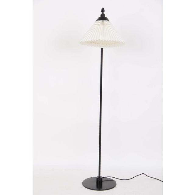 Metal Model 386 Floor Lamp in Black Steel with Hand-Folded Lampshade from Le Klint, 1970s For Sale - Image 7 of 8