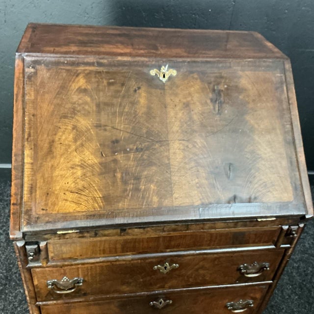 Antique Queen Anne Walnut Bureau, 1710 For Sale - Image 3 of 8