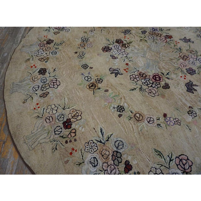 1920s Tan Ecru Floral Folk Art Antique American Hooked Rug 9' X 9' Handknotted Cotton Carpet For Sale In New York - Image 6 of 14