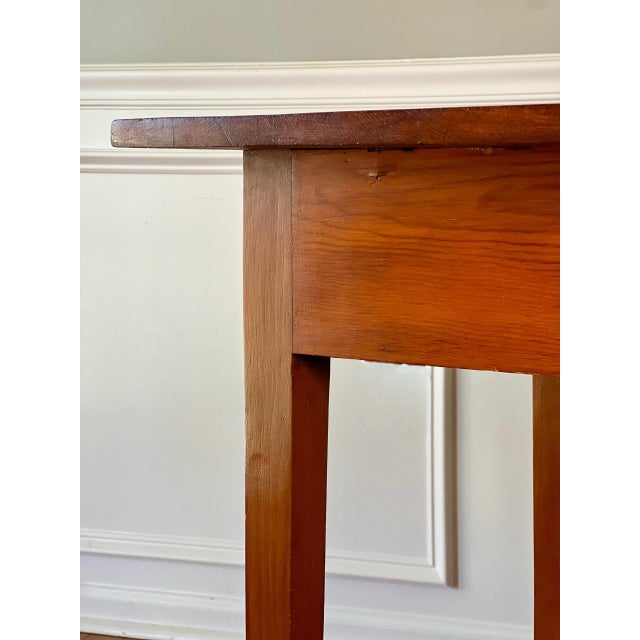 New England Federal Period Hepplewhite Style Cherry Stand With Drawer For Sale In Philadelphia - Image 6 of 18