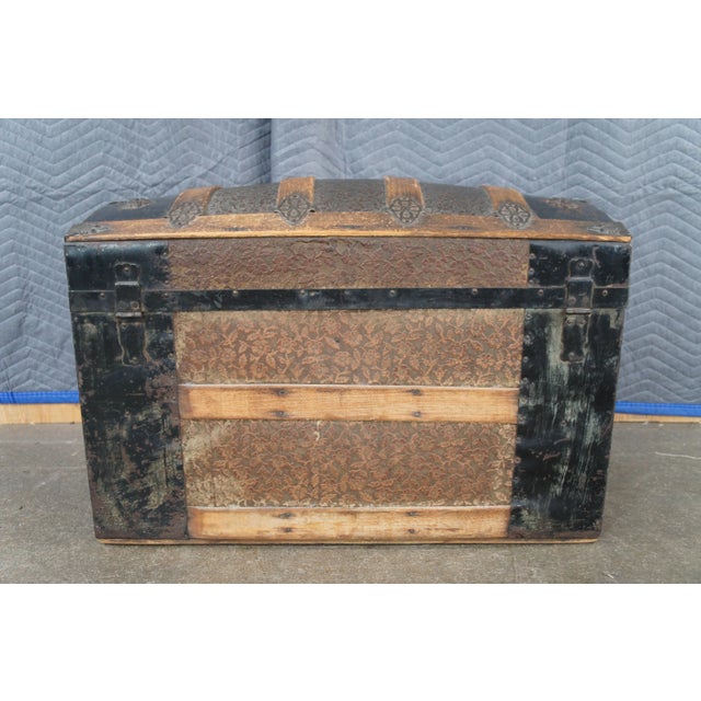 Antique American Victorian Floral Embossed Oak & Metal Dome Top Steamer Trunk For Sale - Image 14 of 14