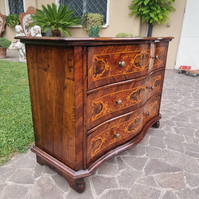17th Century Lombard Chest of Drawers in Walnut with Inlays, 1680 For Sale - Image 5 of 11
