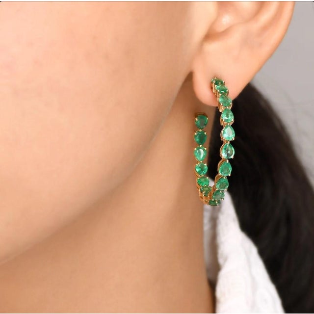 9.34 cts Natural Zambian emerald earring in 18k gold For Sale - Image 4 of 18