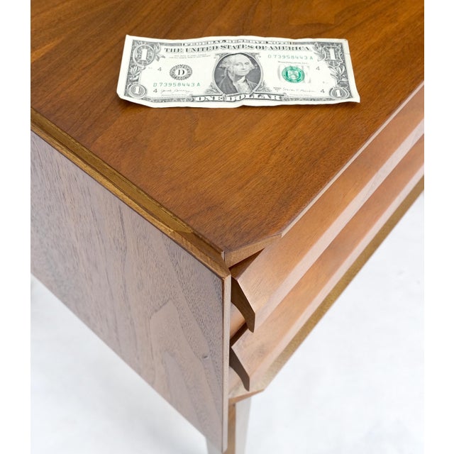 Mid-Century Modern Pair Two Drawers Walnut Mid-Century Modern End Side Night Stands Tables Mint! For Sale - Image 3 of 17