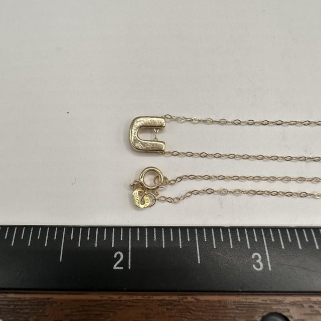 Early 21st Century Initial "U" Necklace in 10kt Yellow Gold – 18" Length, 1.3 Grams For Sale - Image 5 of 5