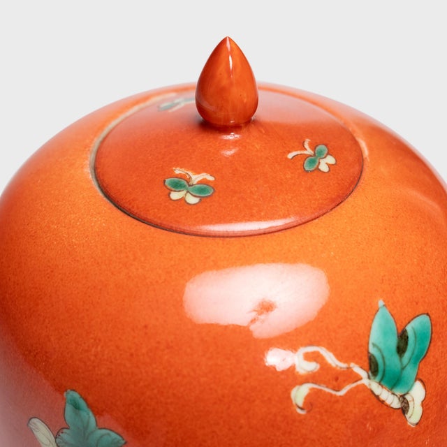 1920s Pair of Petite Chinese Persimmon Peony Jars, C. 1920 For Sale - Image 5 of 7