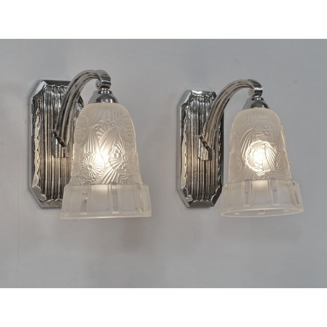 Hettier & Vincent A wonderful pair of 1925-1935 French art deco wall sconces in nickel plated bronze and clear frosted...