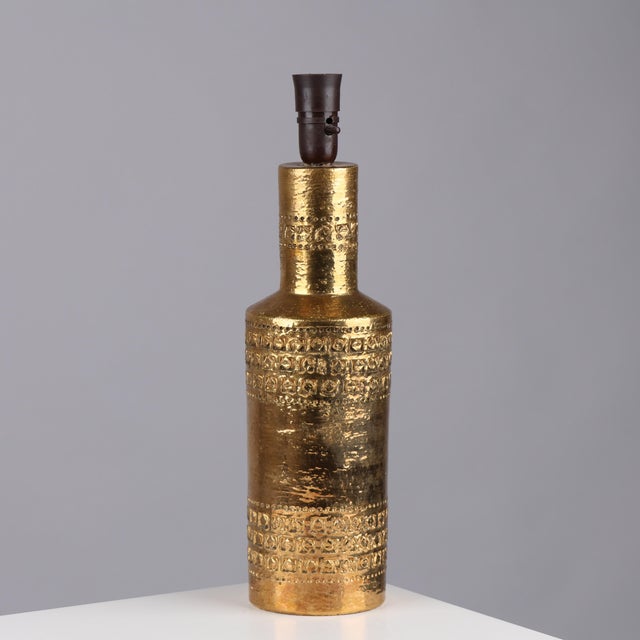 Aldo Londi Table lamp for Bitossi made of gold-glazed earthenware made in Italy for Swedish market Tagged Italy M 13/38....