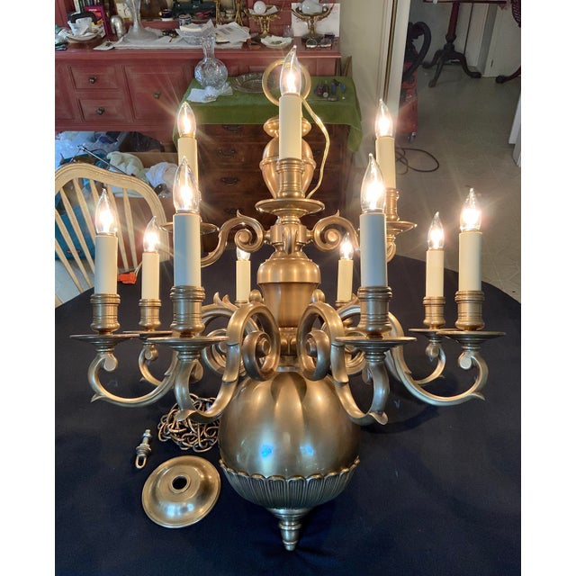 Chapman Manufacturing Company 1990s Large Chapman Georgian Antique Brass 12 Arm Chandelier For Sale - Image 4 of 11