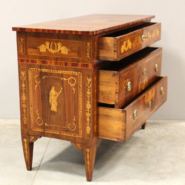 Italian Louis XVI Chest of Drawers in Walnut For Sale - Image 5 of 16