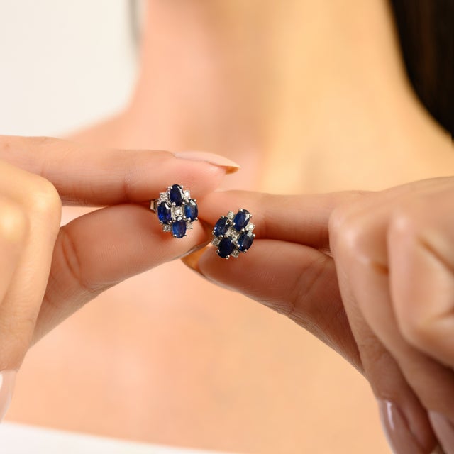 A Pair of Silver Sapphire & Diamond Cluster Stud Earrings by Carat&her For Sale - Image 4 of 9