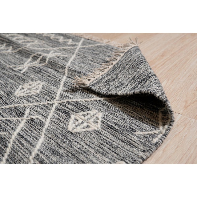 4x6 Luxurious Kilim Charcoal Geometric Modern Handmade Wool Carpet Rug For Sale - Image 9 of 9