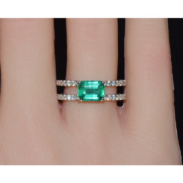 Certified Natural 1.84cts Emerald & Diamond 18k White Gold Double Shank Ring, Size 6.5 For Sale In Dallas - Image 6 of 13