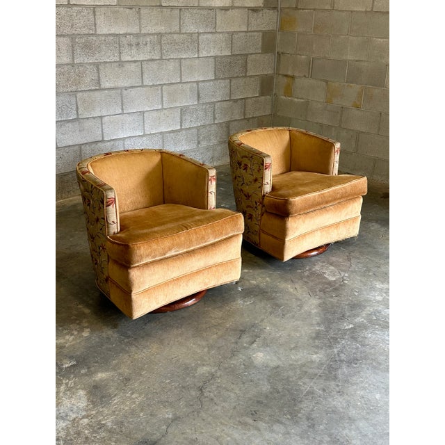 Milo Baughman Late 20th Century Bowed Front Swivel Chairs After Milo Baughman- a Pair For Sale - Image 4 of 10