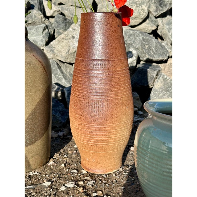 Floor Vase with Incised Decoration from VEB Steingut, GDR / Germany, 1950s For Sale - Image 13 of 18
