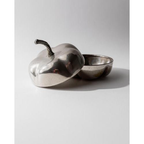 This vintage 1970s silver-plated pumpkin box with lid is a beautifully sculptural decorative object with an organic,...