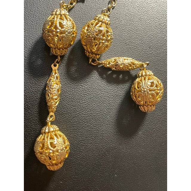Mid-Century Modern MCM Jewelry Victorian Revival Adjustable Lariat Necklace Features a Gold-Tone Twisted Double Rope Chain With Floral-Embossed Sliding Tension Clip. For Sale - Image 3 of 7