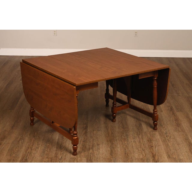 American Traditional Maple Expandable Drop Leaf Gateleg Dining Table For Sale - Image 3 of 18