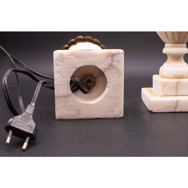 1950s Set of 2 Vintage Neoclassica Alabster Table Lamp by Gregoretti & Co. Volterra For Sale - Image 5 of 12