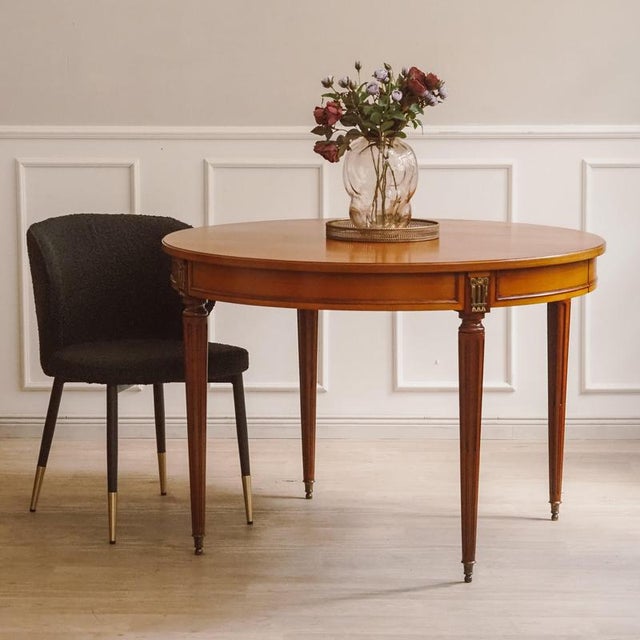 Antique Louis XVI Round Cherrywood Dining Table, 19th Century For Sale - Image 4 of 13