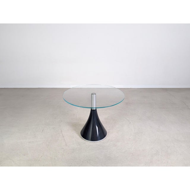 We are offering a beautiful, round dining table from the premium German manufacturer Rolf Benz for sale. The table...