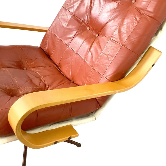 Late 20th Century Mid-Century Style Tufted Upholstery and Bentwood Swivel Lounge Chair For Sale - Image 5 of 17
