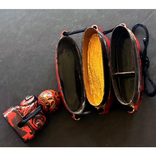 Rare Japanese Inro Netsuke and Omije with Negoro Red Lacquer Edo Period For Sale - Image 10 of 14