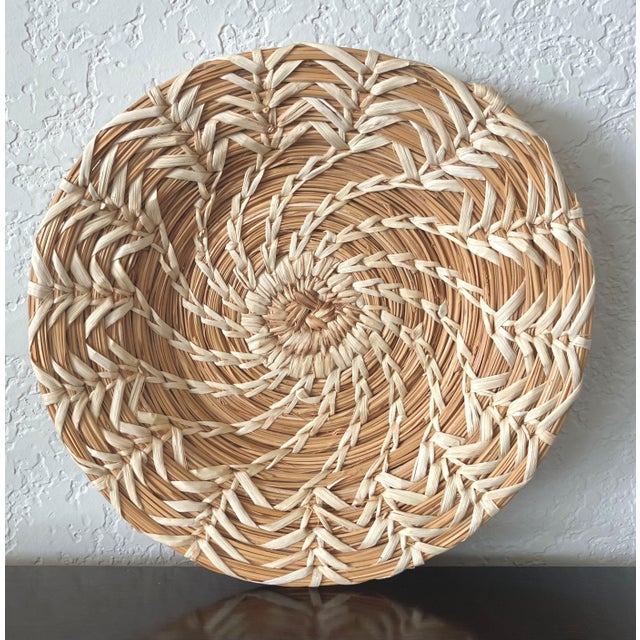 Late 20th-Century Sweetgrass Gullah-Style Decorative Shallow “Bowl Basket” For Sale - Image 12 of 18