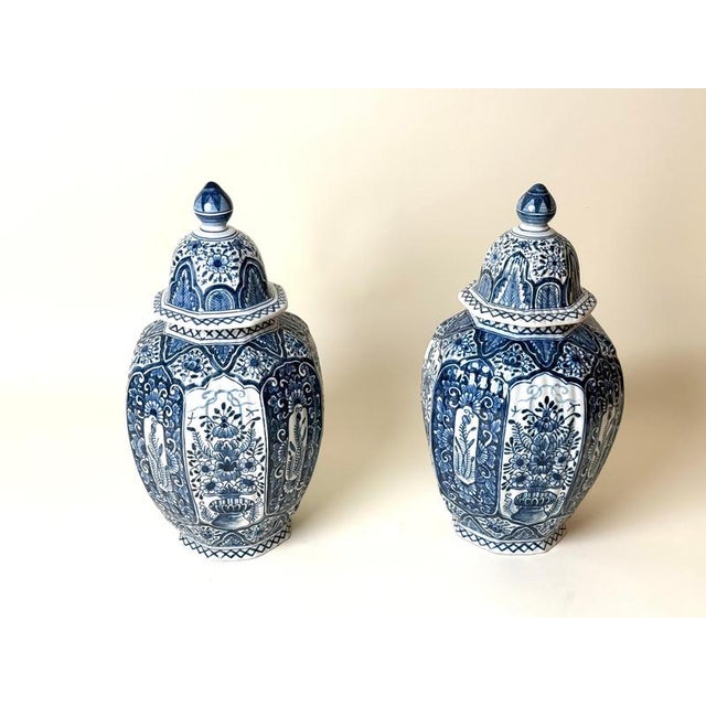 Blue and White Lidded Faience Urns by Tichelaar Makkum, 1930s, Set of 2 For Sale - Image 3 of 14