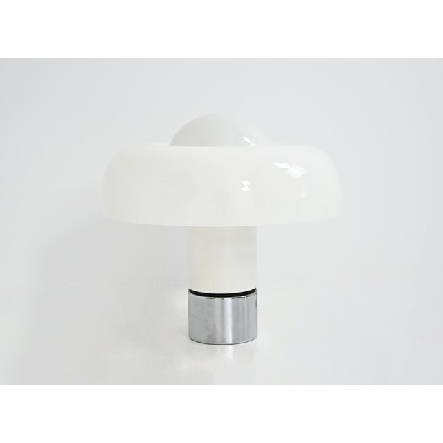 White lamp made of plastic and metal. Double switch to choose to turn on part or all of the lamp. Wear consistent with age...