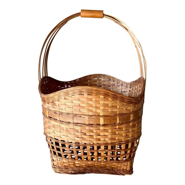 Mid 20th-Century Nicely-Sized Handwoven Cross Pattern Rattan Market Basket For Sale