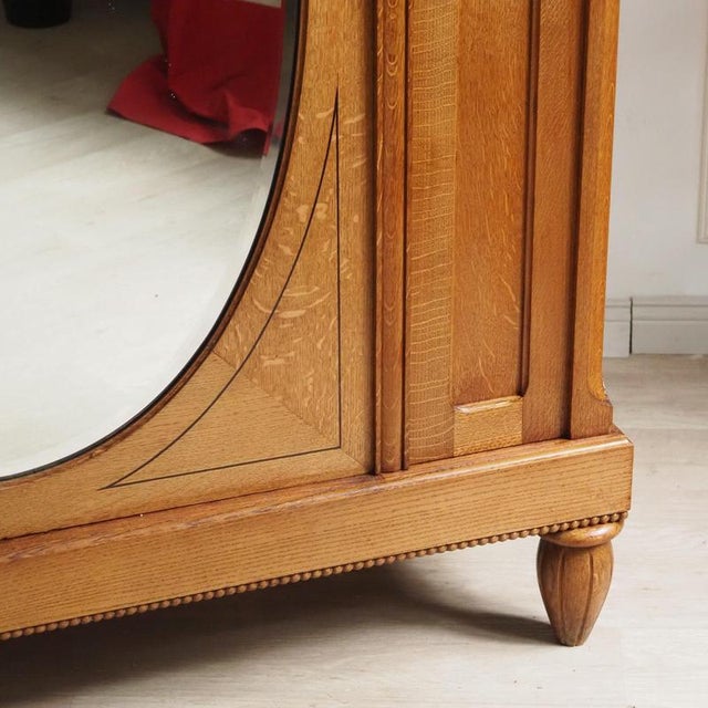 1920s Art Nouveau Wardrobe in Oak with Oval Mirror For Sale - Image 5 of 17