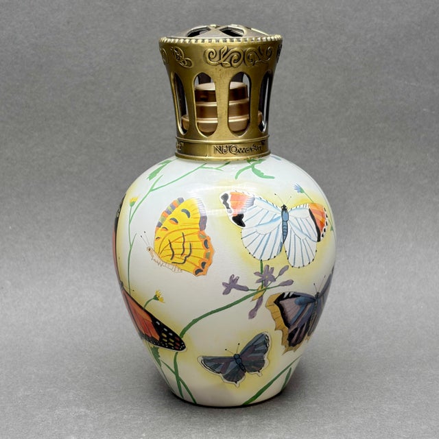 Contemporary Vintage Ne’Qwa Art “Butterflies” Reverse Painted Glass Fragrance Oil Lamp by P. Brault (Patricia Brubaker) For Sale - Image 3 of 8