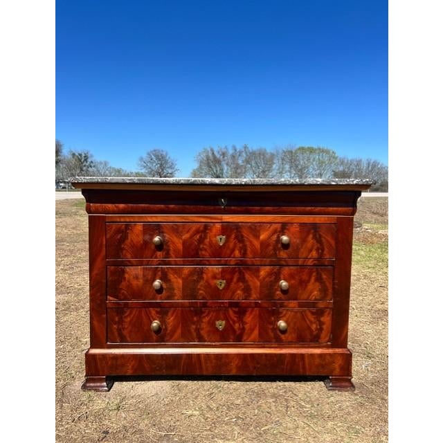 19th Century Louis Philippe Flam Mahogany Marble Top Chest of Drawer / Commodes For Sale - Image 4 of 18
