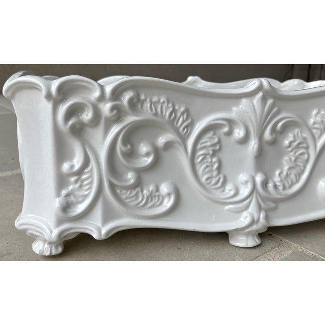 Circa 1980 Neoclassical Mottahedah-Style Terraglia Bianca (Creamware) “Flower Box" Cachepot or Jardinière, Italy For Sale - Image 12 of 18