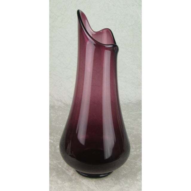 l.e. Smith Purple Amethyst Smoothie Swung Glass Vase 14-3/4 Inch For Sale - Image 4 of 15