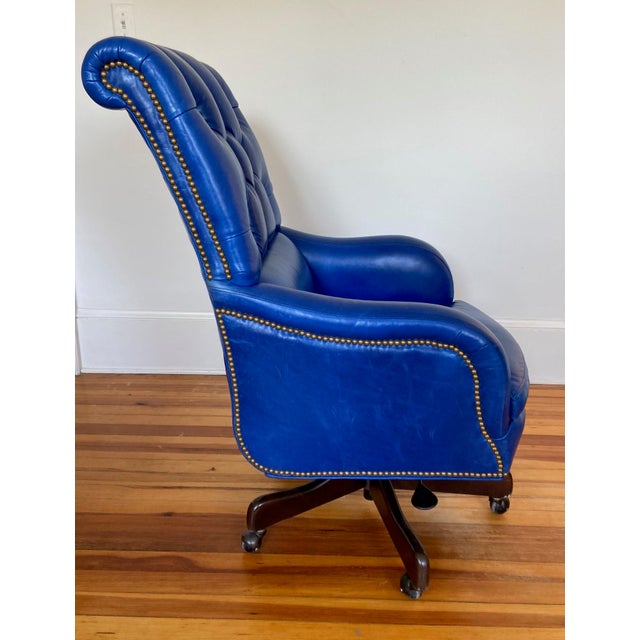 1990s Vibrant Royal Tufted Blue Leather Brass Chesterfield Executive Desk Chair with Nailhead Trim For Sale - Image 4 of 9