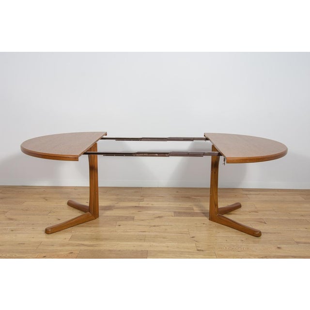 1960s Mid-Century Round Extendable Dining Table in Teak from McIntosh, United Knigdom, 1960s For Sale - Image 5 of 18