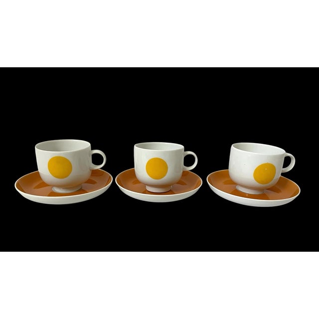 1960s Vintage MCM Rosenthal Studio Line Wolf Karnagel Punktal Gelber Design 6 Cups and Saucers For Sale - Image 5 of 11