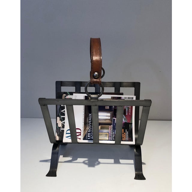 Mid-Century Modern Magazine Rack in Steel and Leather. French Work in the Style of Jacques Adnet. For Sale - Image 3 of 12