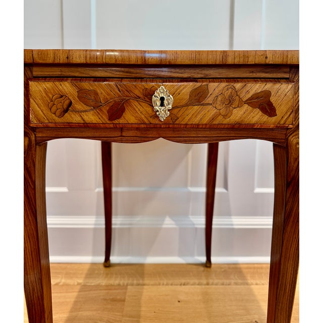 Late 19th Century Antique French Louis XV Style Tulipwood Marquetry Writing Table or Side Table With Leather Top For Sale - Image 5 of 18