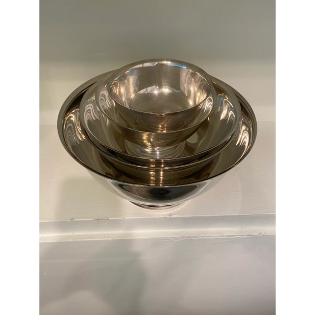 Set of 5 nesting silver plated footed bowls of various sizes and makers. Appox measurements from smallest to largest:...