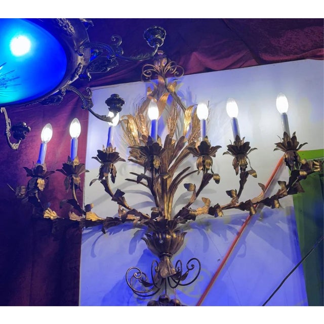 Vintage Hollywood Regency Tole 7 Light Wall Sconce Beautiful vintage sconce lamp, a tole candelabra, holds seven candle...