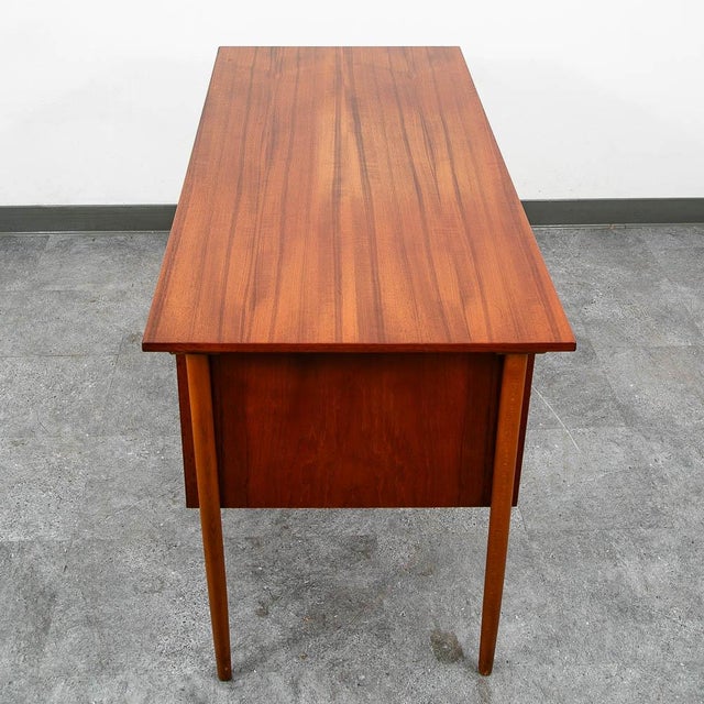 Wood Mid Century Danish Modern Desk Executive Teak 6 Drawer Lock Floating MCM For Sale - Image 7 of 11