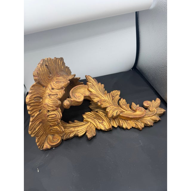 1950s Large Gesso and Gilt Carved Wooden Italian Wall Bracket For Sale - Image 4 of 5