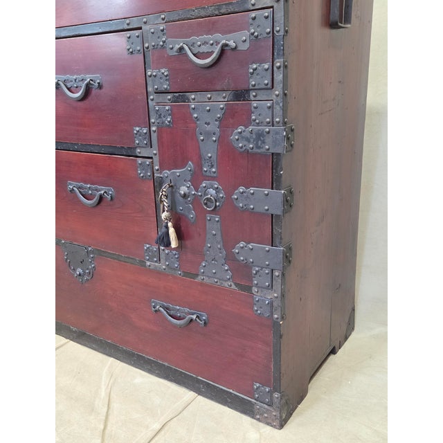 Antique Early 1900s Meiji Period Japanese Pine/Elm Tansu Chest With Iron Hardware For Sale - Image 4 of 16